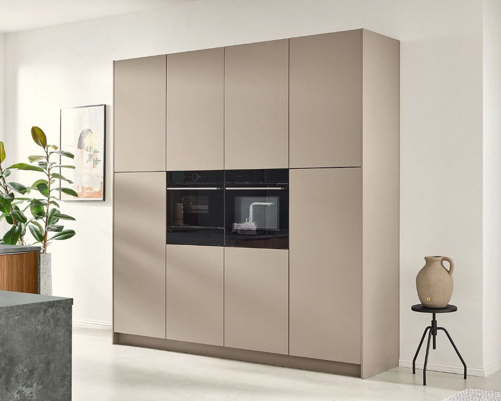 Ballerina-Design-Inselkueche-Sand-Hochschrank