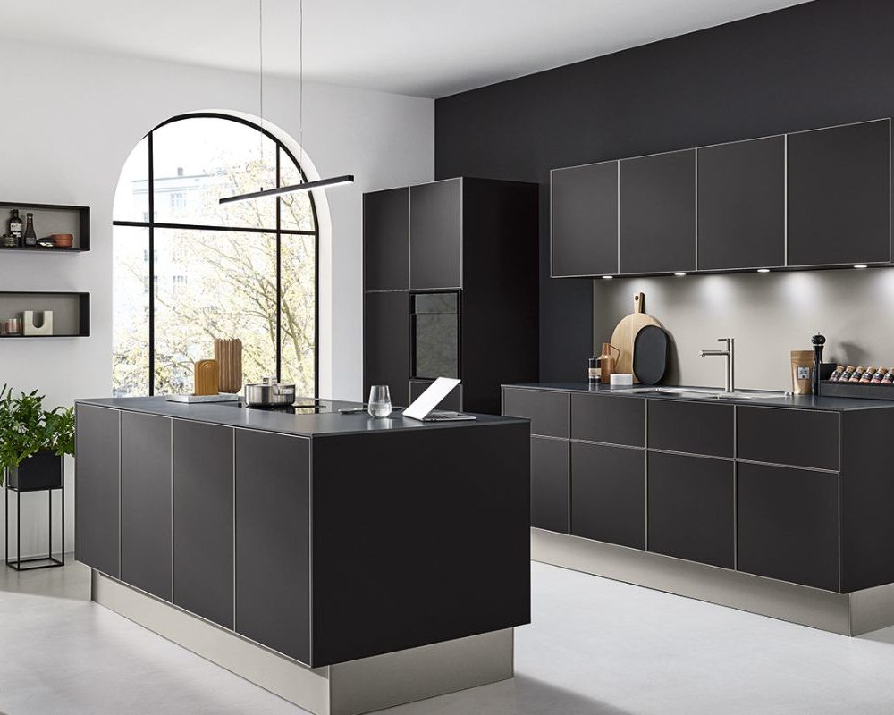 Ballerina Design Inselkueche Schwarz