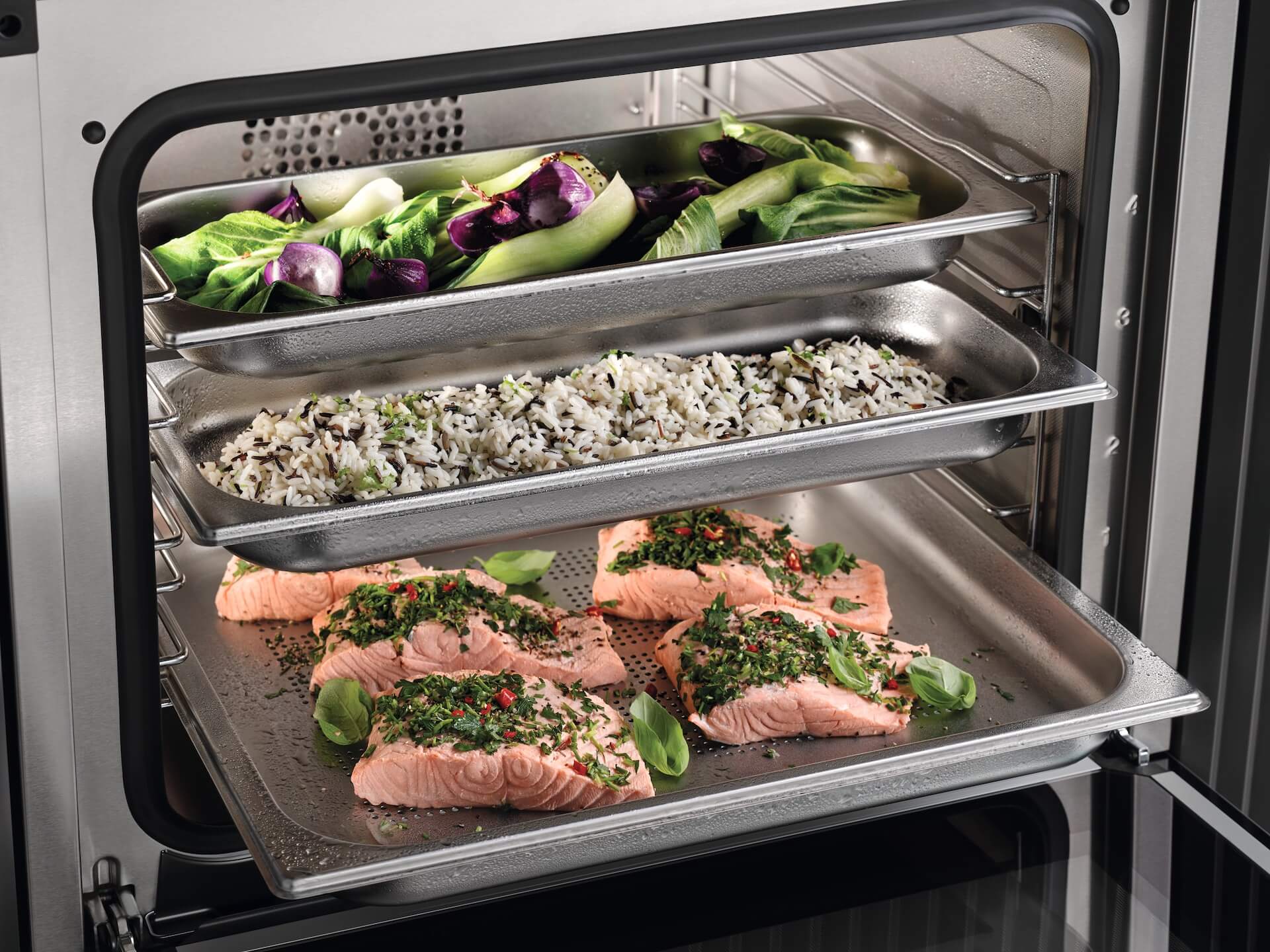 Miele Dampfbackofen Obsidianschwarz mit Display