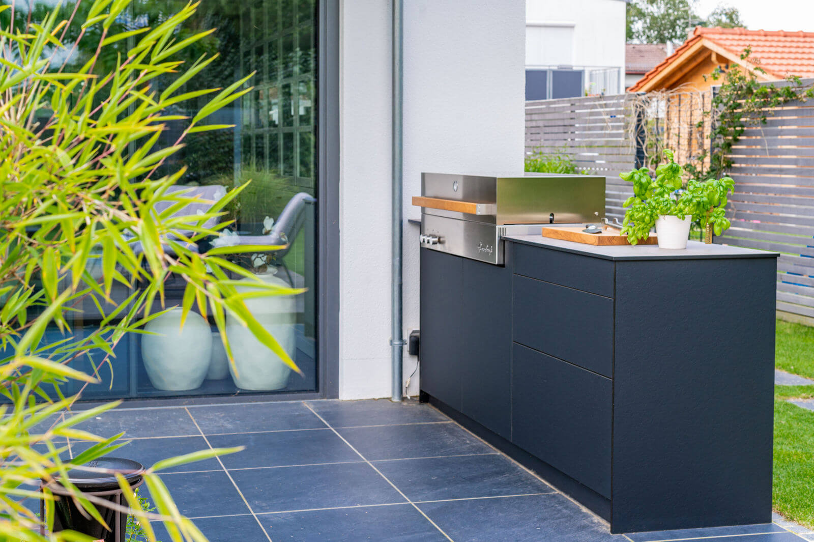 out4kitchen-outdoorkueche-dekor-stone-mit-gasgrill