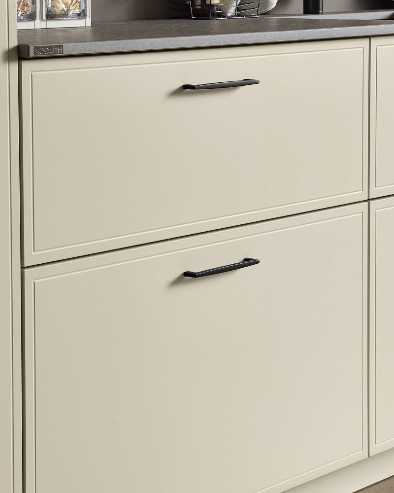Ballerina moderne Landhausküche Beige mit filigranen Rahmenfronten