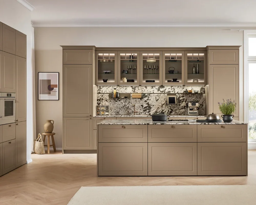 Ballerina Nobel Landhausküche mit Insel Taupe
