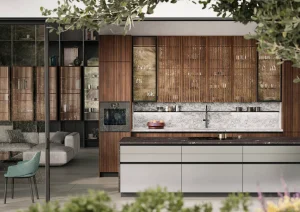 LEICHT Designküche mit VERO NOVA Vitrinen in Nussbaum